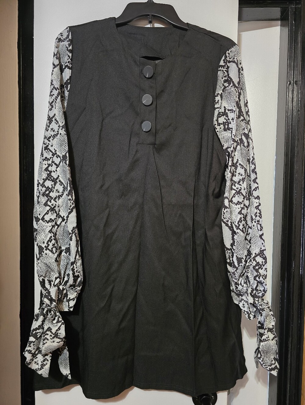 Shein Women's Black Midi Dress W Snake-Printed Tie Ruffle Sleeves - Size XL